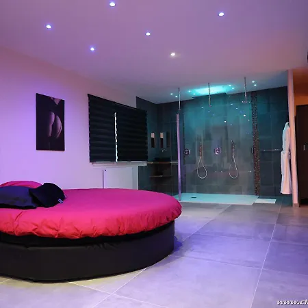 Ds Plaisir Avec Sauna, Jacuzzi à 4*