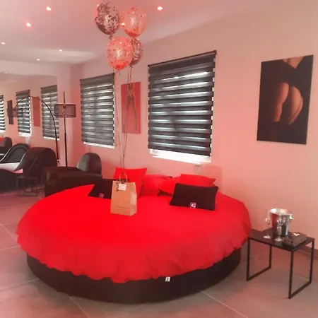 Ds Plaisir Avec Sauna, Jacuzzi à Couette-café