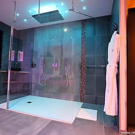 Ds Plaisir Avec Sauna, Jacuzzi A 住宿加早餐酒店