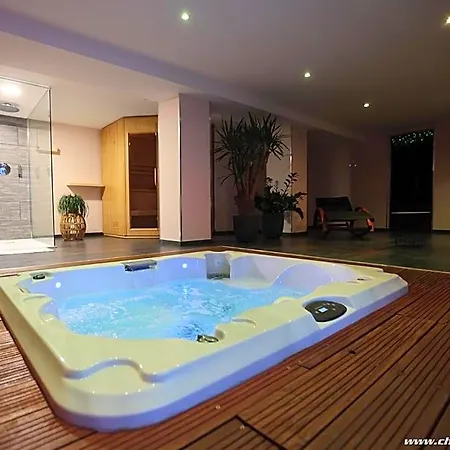 Ds Plaisir Avec Sauna, Jacuzzi A 住宿加早餐酒店
