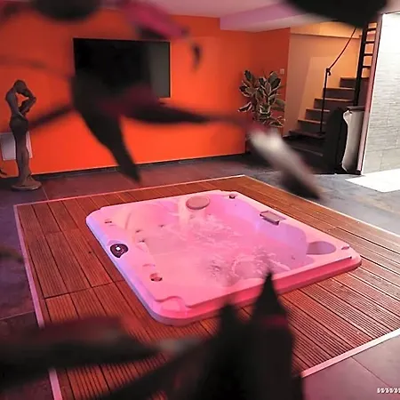 Ds Plaisir Avec Sauna, Jacuzzi à
