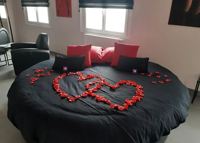 Ds Plaisir Avec Sauna, Jacuzzi A Отель типа 